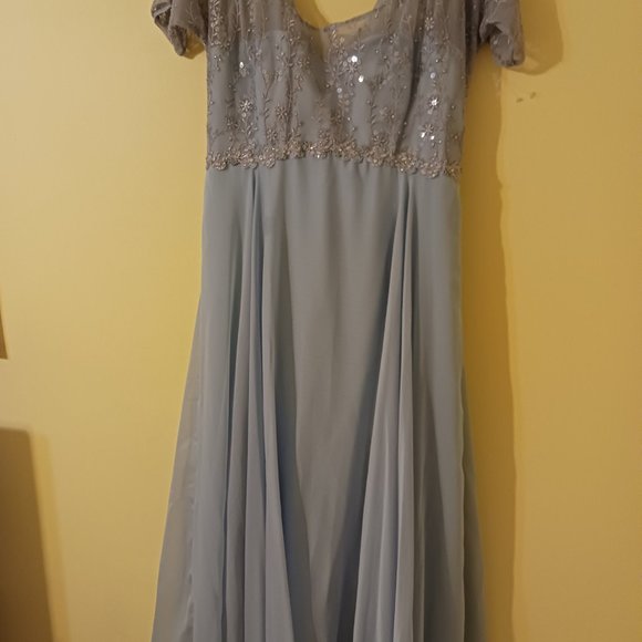 Couture Fashions Sequined Empire Light Grey Evening, Prom, Bridesmaids Dress - Picture 3 of 8